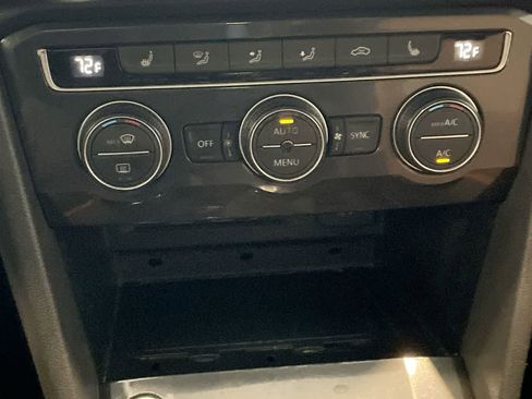 Used 2019 Volkswagen Tiguan SE w/ Panoramic Sunroof Package image 17