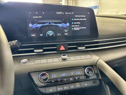 Certified 2025 Hyundai Elantra SEL FWD image 17