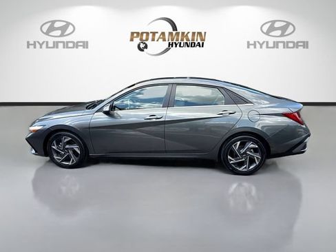 Certified 2025 Hyundai Elantra SEL FWD image 8