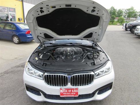 Used 2018 BMW 750i xDrive image 37