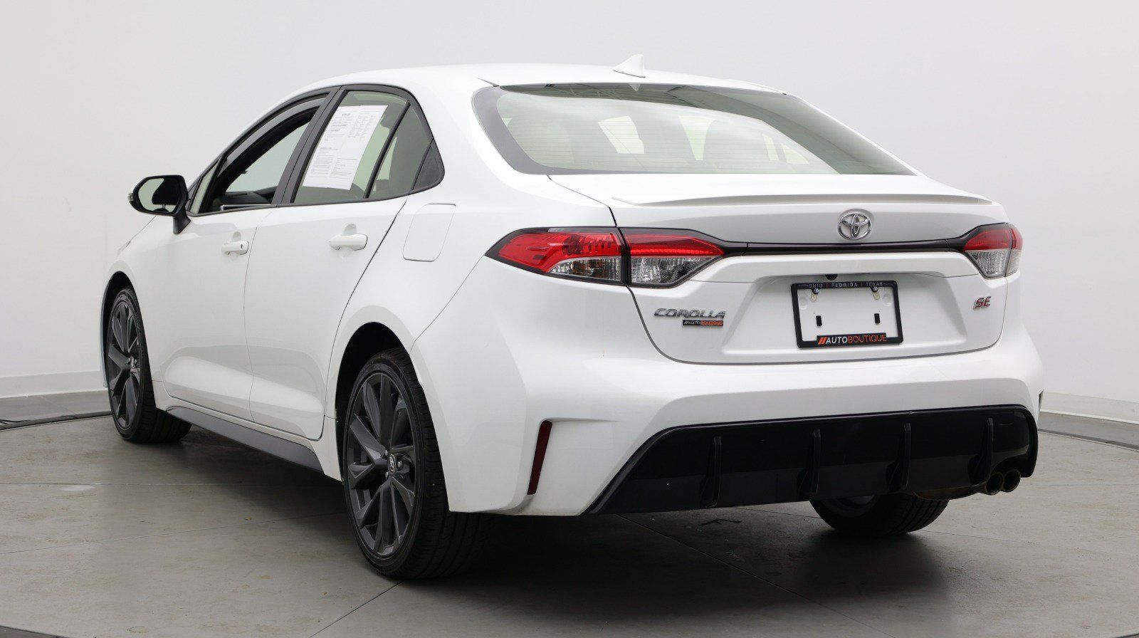 Used 2024 Toyota Corolla SE FWD image 4
