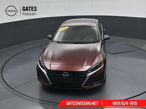 Used 2025 Nissan Altima 2.5 SV FWD image 46