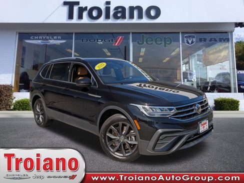 Used 2022 Volkswagen Tiguan SE image 1