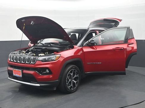 Used 2025 Jeep Compass Limited AWD/4WD image 37