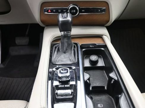 Used 2016 Volvo XC90 T6 Inscription w/ Vision Package AWD/4WD image 13
