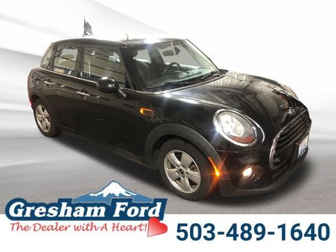 Used 2016 MINI Cooper 4-Door Hardtop image 8