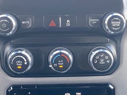 Used 2024 RAM 3500 Big Horn image 23