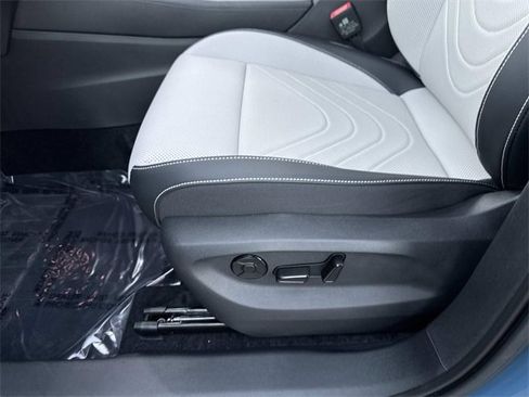 Certified 2025 Volkswagen Tiguan SE w/ Panoramic Sunroof Package image 14