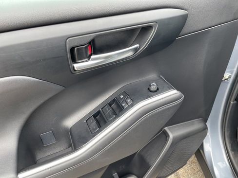Used 2023 Toyota Highlander L image 14