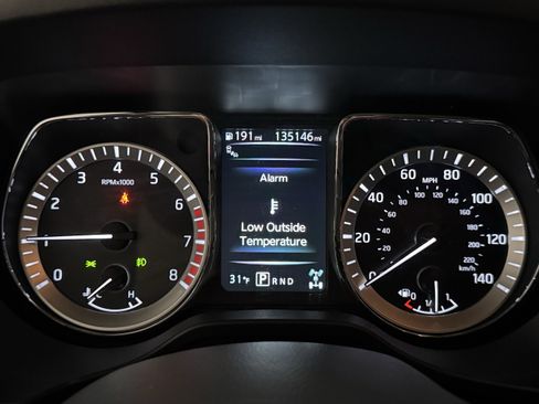 Used 2017 Nissan Titan Platinum Reserve image 21