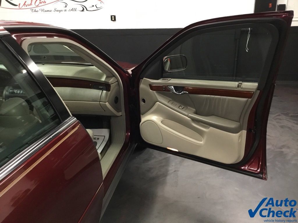 Used 2000 Cadillac De Ville DHS w/ Safety/Security Pkg FWD image 39