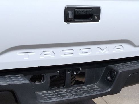 Used 2020 Toyota Tacoma SR AWD/4WD image 7