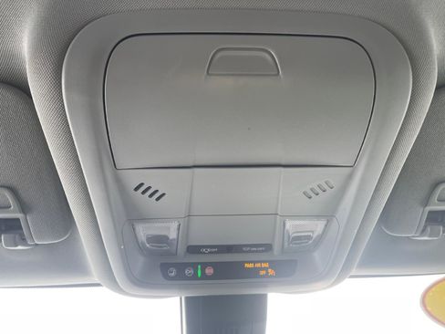 Used 2024 GMC Terrain SLE image 16