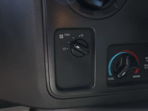 Used 2015 Ford E-450 and Econoline 450 Super Duty RWD image 31