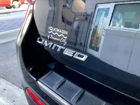 Used 2022 Ford Explorer Limited w/ Equipment Group 301A image 9