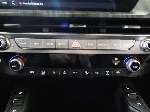 Used 2025 Kia Telluride EX w/ EX Captain's Chair Package image 28