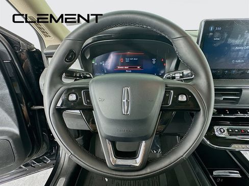 Used 2025 Lincoln Corsair AWD image 15