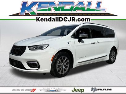 Used 2023 Chrysler Pacifica Pinnacle