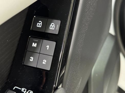 Used 2026 Land Rover Range Rover Velar Dynamic SE image 17