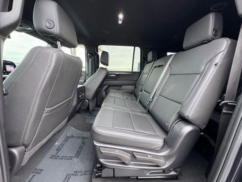 Used 2025 Chevrolet Suburban Z71 image 34