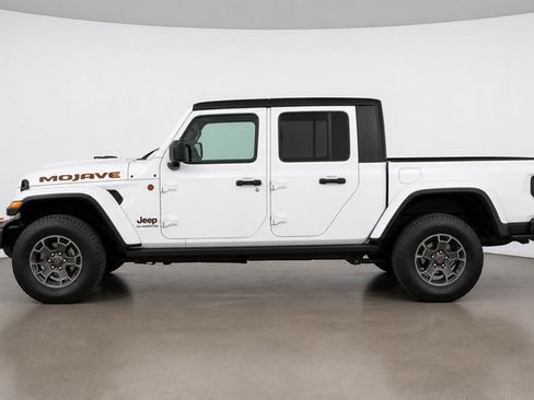 Used 2025 Jeep Gladiator Mojave AWD/4WD image 3
