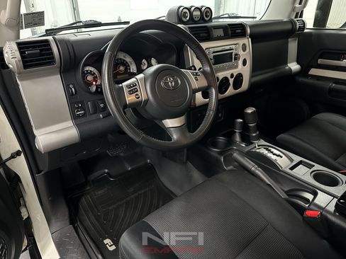 Used 2013 Toyota FJ Cruiser 4WD w/ Upgrade Pkg image 23