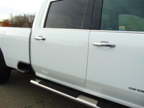 Used 2021 GMC Sierra 3500 SLT w/ SLT Convenience Package image 40
