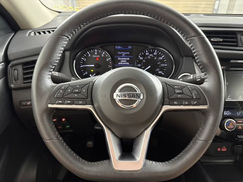 Used 2020 Nissan Rogue SV FWD image 14