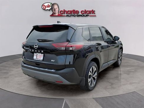 Used 2023 Nissan Rogue SV image 5