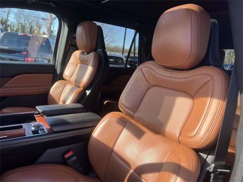Certified 2021 Lincoln Navigator Reserve w/ Luxury Package image 10