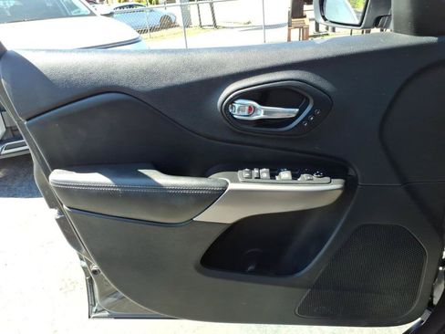Used 2021 Jeep Cherokee Limited AWD/4WD image 13