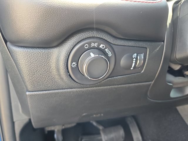 Used 2025 Dodge Durango GT AWD/4WD image 17