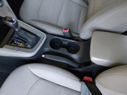 Used 2020 Hyundai Elantra SEL image 26