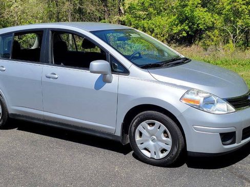 Used 2011 Nissan Versa 1.8 S w/ Plus Pkg FWD image 2