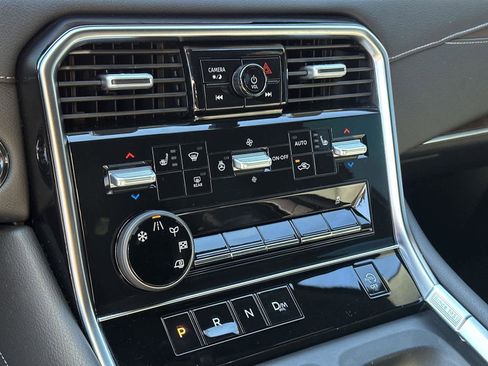 Used 2025 Nissan Armada SL image 25