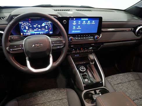 Used 2024 Chevrolet Colorado Z71 image 13