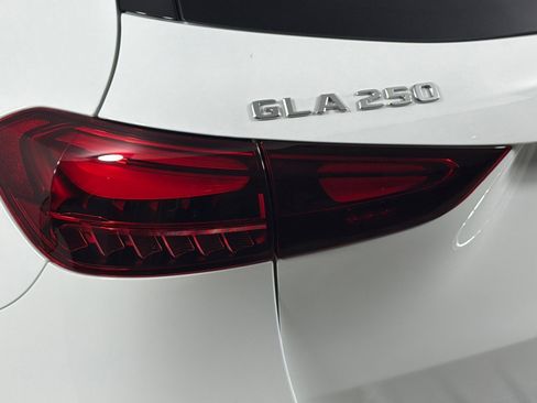 Used 2025 Mercedes-Benz GLA 250 image 27