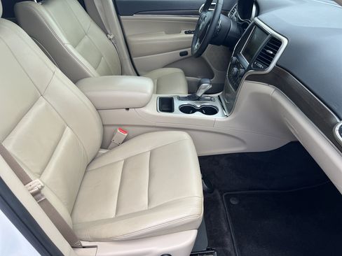 Used 2017 Jeep Grand Cherokee Limited RWD image 13