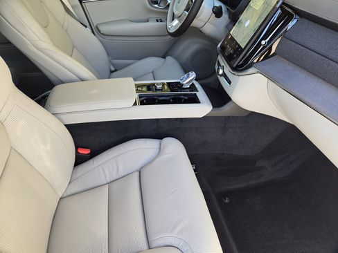 New 2026 Volvo XC90 B6 Ultra image 17