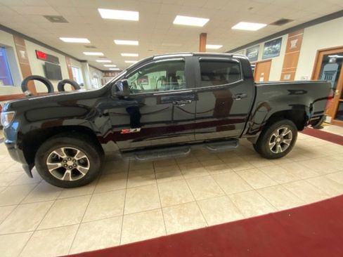 Used 2016 Chevrolet Colorado Z71 w/ Z71 Midnight Edition AWD/4WD image 2