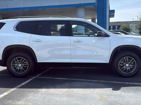 Used 2025 GMC Acadia Elevation FWD image 8