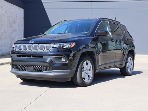 Used 2022 Jeep Compass Latitude AWD/4WD image 2