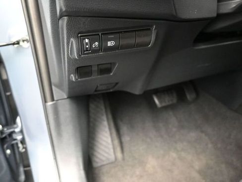 Used 2024 Toyota Corolla Cross LE FWD image 13