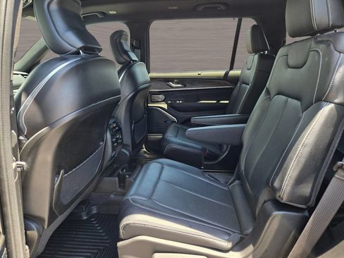 Used 2021 Jeep Grand Cherokee L Overland w/ Luxury Tech Group IV AWD/4WD image 14