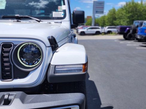 New 2026 Jeep Gladiator Sport AWD/4WD image 10