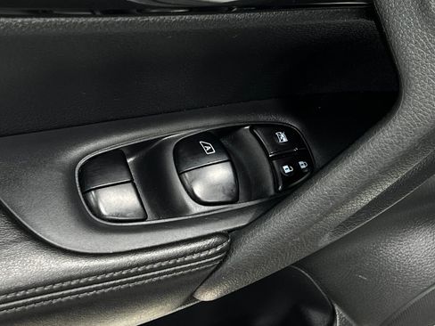 Used 2017 Nissan Rogue SV image 15