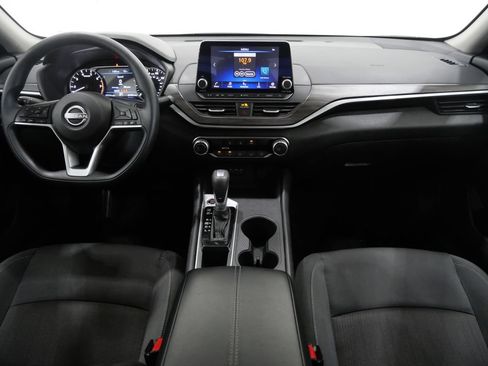 Used 2025 Nissan Altima 2.5 SV FWD image 10