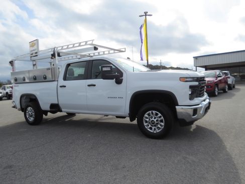 Used 2025 Chevrolet Silverado 2500 W/T w/ WT/CX Safety Package image 2