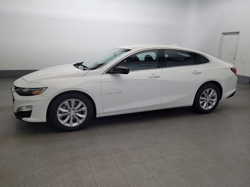 Used 2024 Chevrolet Malibu LT FWD image 2