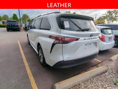 Used 2022 Toyota Sienna XLE AWD/4WD image 4